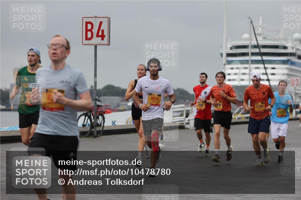13.09.2026 - Kiel Lauf Andreas Tolksdorf http://msf.ph/oto/10478780 13.09.2026 11:52:07 Kiellinie 97, 4, 3654, 7004, 796, 11794, 3 meine-sportfotos.de