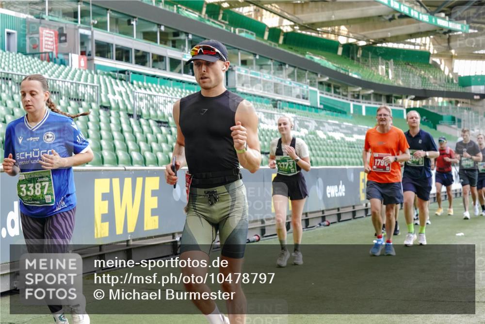 13.09.2026 - 21. swb-Marathon Bremen Michael Burmester http://msf.ph/oto/10478797 13.09.2026 13:18:10 Laufen im Stadion 267, 311, 404, 449, 486, 546, 588, 732, 753, 837, 921, 1057, 1424, 1425, 1431, 1765, 1790, 1813, 1844, 1868, 1987, 2056, 2067, 2096, 2123, 2137, 2294, 2357, 2358, 2381, 2389, 2419, 2453, 2532, 2550, 2586, 2601, 2614, 2622, 2647, 2655, 2797, 2821, 2849, 2857, 2879, 2880, 2893, 2944, 2984, 2999, 3096, 3100, 3104, 3146, 3180, 3195, 3210, 3213, 3285, 3287, 3314, 3337, 3421, 3431, 3476, 3479, 3506, 3537, 3548, 3619, 3633, 3654, 3740, 3879, 4478 meine-sportfotos.de