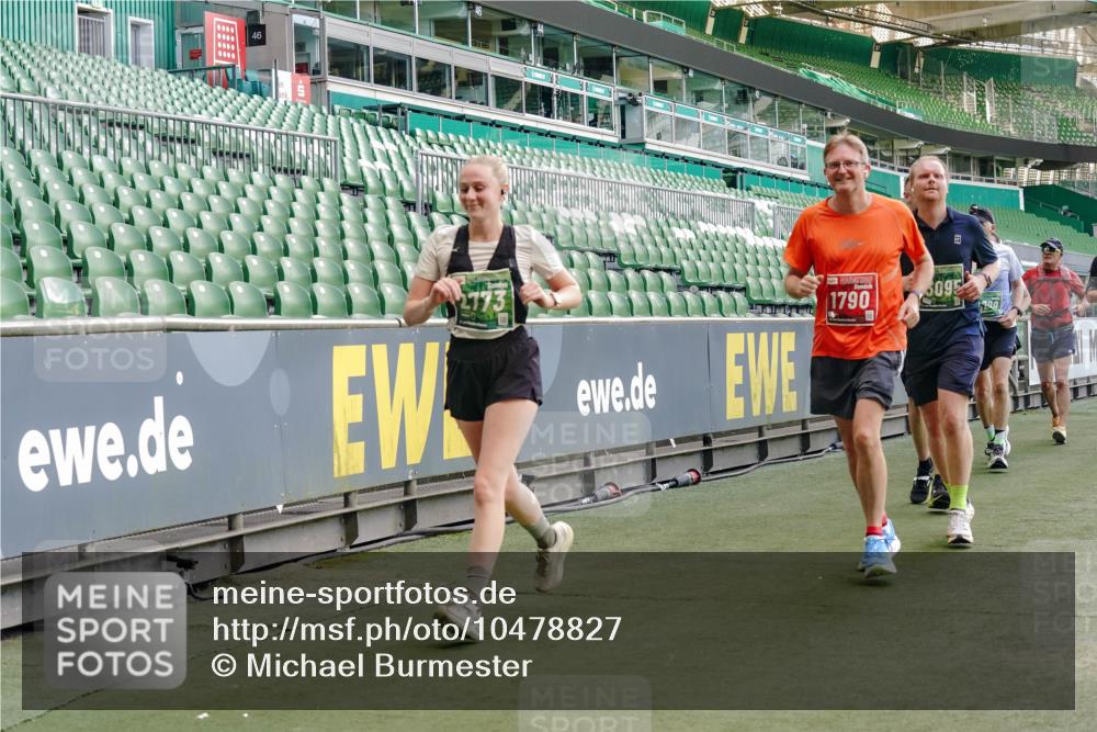 13.09.2026 - 21. swb-Marathon Bremen Michael Burmester http://msf.ph/oto/10478827 13.09.2026 13:18:11 Laufen im Stadion 267, 311, 404, 449, 486, 546, 588, 732, 753, 837, 921, 1057, 1424, 1425, 1431, 1765, 1790, 1813, 1844, 1868, 1987, 2056, 2067, 2096, 2123, 2137, 2224, 2294, 2357, 2358, 2381, 2389, 2419, 2453, 2532, 2550, 2586, 2601, 2614, 2622, 2647, 2655, 2797, 2821, 2849, 2857, 2879, 2880, 2893, 2944, 2984, 2999, 3096, 3100, 3104, 3146, 3180, 3195, 3210, 3213, 3285, 3287, 3314, 3337, 3421, 3431, 3476, 3479, 3506, 3537, 3548, 3619, 3633, 3654, 3740, 3879, 4478 meine-sportfotos.de