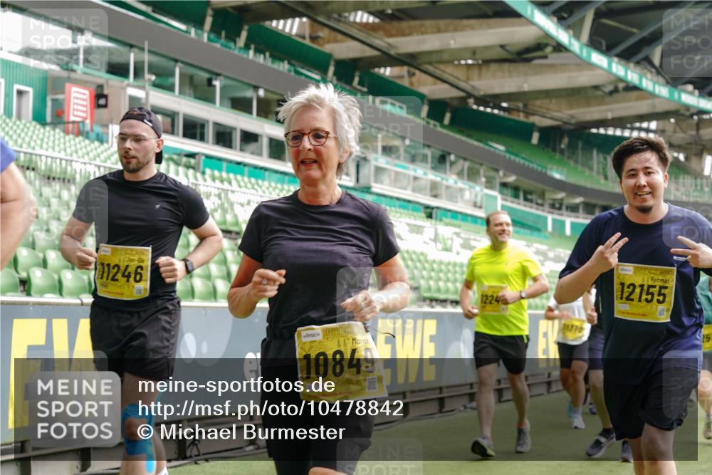13.09.2026 - 21. swb-Marathon Bremen Michael Burmester http://msf.ph/oto/10478842 13.09.2026 10:40:42 Laufen im Stadion 10138, 10155, 10156, 10163, 10169, 10213, 10217, 10229, 10234, 10247, 10279, 10280, 10299, 10313, 10314, 10321, 10354, 10386, 10399, 10406, 10414, 10417, 10419, 10424, 10435, 10455, 10483, 10484, 10493, 10501, 10527, 10545, 10556, 10570, 10576, 10580, 10582, 10586, 10599, 10611, 10616, 10619, 10644, 10653, 10660, 10694, 10696, 10705, 10706, 10712, 10719, 10737, 10743, 10751, 10766, 10768, 10804, 10859, 11043, 11048 meine-sportfotos.de