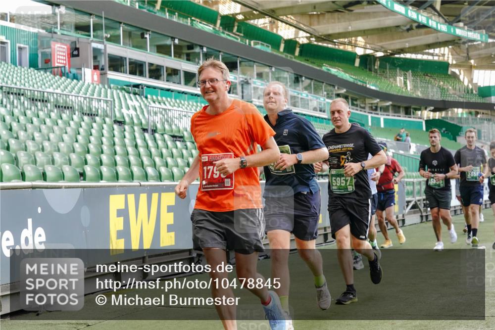 13.09.2026 - 21. swb-Marathon Bremen Michael Burmester http://msf.ph/oto/10478845 13.09.2026 13:18:12 Laufen im Stadion 267, 311, 404, 449, 486, 546, 588, 732, 753, 837, 921, 1057, 1424, 1425, 1431, 1765, 1790, 1813, 1844, 1868, 1987, 2056, 2067, 2096, 2123, 2137, 2224, 2294, 2357, 2358, 2389, 2419, 2453, 2532, 2550, 2586, 2601, 2614, 2622, 2647, 2655, 2797, 2821, 2849, 2857, 2879, 2880, 2893, 2944, 2984, 2999, 3096, 3100, 3104, 3146, 3180, 3195, 3210, 3213, 3285, 3287, 3314, 3337, 3421, 3431, 3476, 3479, 3506, 3537, 3548, 3619, 3633, 3654, 3740, 3879, 4478 meine-sportfotos.de
