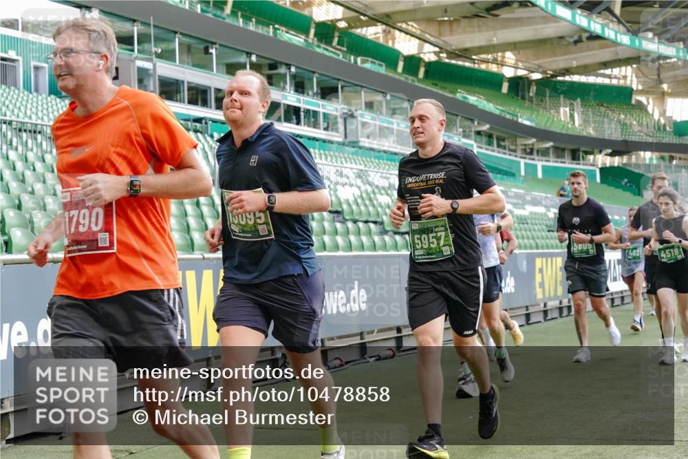 13.09.2026 - 21. swb-Marathon Bremen Michael Burmester http://msf.ph/oto/10478858 13.09.2026 13:18:13 Laufen im Stadion 267, 311, 404, 449, 486, 546, 588, 732, 753, 837, 921, 1057, 1424, 1425, 1431, 1765, 1790, 1813, 1844, 1868, 1987, 2056, 2067, 2096, 2123, 2137, 2224, 2294, 2357, 2358, 2389, 2419, 2453, 2532, 2550, 2586, 2601, 2614, 2622, 2647, 2655, 2786, 2797, 2821, 2849, 2857, 2879, 2880, 2893, 2944, 2984, 2999, 3096, 3100, 3104, 3146, 3180, 3195, 3210, 3213, 3285, 3287, 3314, 3337, 3421, 3431, 3476, 3479, 3506, 3537, 3548, 3619, 3633, 3654, 3740, 3879, 4478 meine-sportfotos.de