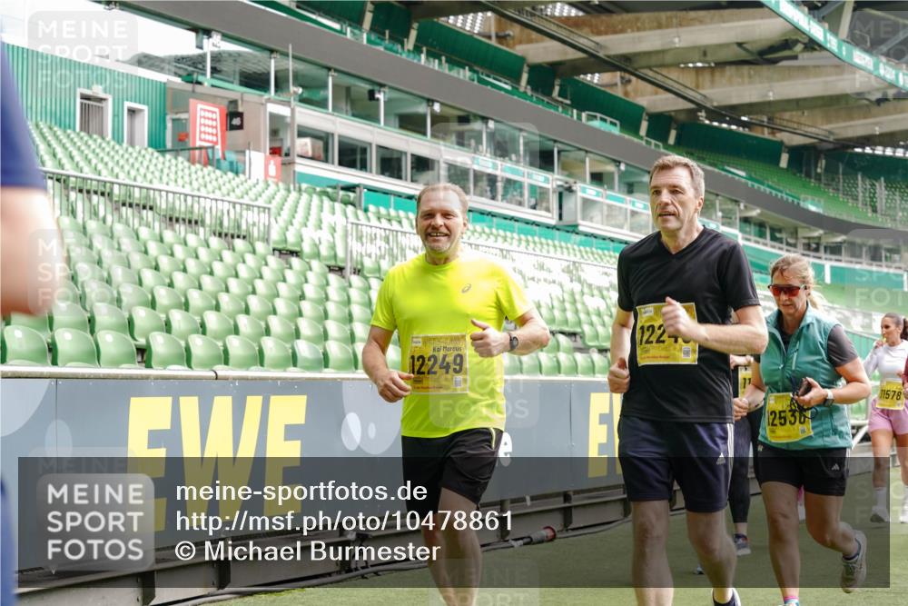 13.09.2026 - 21. swb-Marathon Bremen Michael Burmester http://msf.ph/oto/10478861 13.09.2026 10:40:44 Laufen im Stadion 10138, 10155, 10156, 10163, 10169, 10213, 10217, 10229, 10234, 10247, 10279, 10280, 10299, 10313, 10314, 10321, 10354, 10386, 10399, 10406, 10414, 10417, 10419, 10424, 10435, 10455, 10483, 10484, 10493, 10501, 10527, 10545, 10556, 10570, 10576, 10580, 10582, 10586, 10599, 10611, 10616, 10619, 10644, 10653, 10660, 10694, 10696, 10705, 10706, 10712, 10719, 10722, 10737, 10743, 10751, 10766, 10768, 10804, 10859, 11043, 11048 meine-sportfotos.de