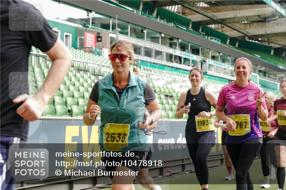 13.09.2026 - 21. swb-Marathon Bremen Michael Burmester http://msf.ph/oto/10478918 13.09.2026 10:40:45 Laufen im Stadion 10138, 10155, 10156, 10163, 10169, 10213, 10217, 10229, 10234, 10247, 10279, 10280, 10299, 10313, 10314, 10321, 10354, 10386, 10399, 10406, 10414, 10417, 10419, 10424, 10435, 10455, 10483, 10484, 10493, 10501, 10527, 10545, 10556, 10570, 10576, 10580, 10582, 10586, 10599, 10611, 10616, 10619, 10644, 10653, 10660, 10694, 10696, 10705, 10706, 10712, 10719, 10722, 10737, 10743, 10751, 10766, 10768, 10804, 10859, 11043, 11048 meine-sportfotos.de