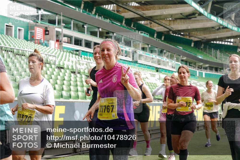 13.09.2026 - 21. swb-Marathon Bremen Michael Burmester http://msf.ph/oto/10478926 13.09.2026 10:40:46 Laufen im Stadion 10138, 10155, 10156, 10163, 10169, 10213, 10217, 10229, 10234, 10247, 10279, 10280, 10299, 10313, 10314, 10321, 10354, 10386, 10399, 10406, 10414, 10417, 10419, 10424, 10435, 10455, 10483, 10484, 10493, 10501, 10527, 10545, 10556, 10570, 10576, 10580, 10582, 10586, 10599, 10611, 10616, 10619, 10644, 10653, 10660, 10694, 10696, 10705, 10706, 10712, 10719, 10722, 10737, 10743, 10751, 10766, 10768, 10804, 10859, 11043, 11048 meine-sportfotos.de