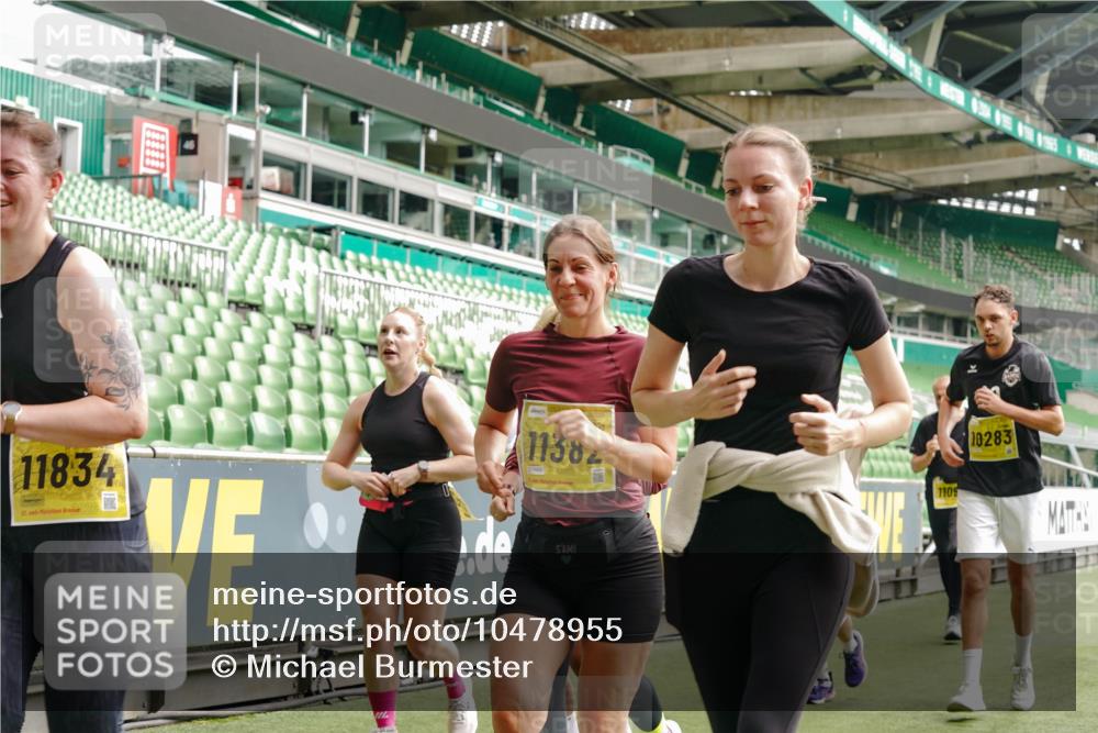 13.09.2026 - 21. swb-Marathon Bremen Michael Burmester http://msf.ph/oto/10478955 13.09.2026 10:40:47 Laufen im Stadion 10138, 10155, 10156, 10163, 10169, 10213, 10217, 10234, 10247, 10279, 10280, 10299, 10313, 10314, 10321, 10354, 10386, 10399, 10406, 10414, 10417, 10419, 10424, 10435, 10455, 10483, 10484, 10493, 10501, 10527, 10545, 10556, 10570, 10576, 10580, 10582, 10586, 10599, 10611, 10616, 10644, 10653, 10660, 10694, 10696, 10705, 10706, 10712, 10719, 10722, 10737, 10743, 10751, 10766, 10768, 10804, 10859, 11043, 11048 meine-sportfotos.de