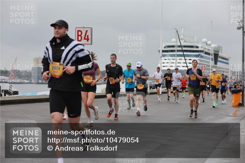 13.09.2026 - Kiel Lauf Andreas Tolksdorf http://msf.ph/oto/10479054 13.09.2026 11:52:26 Kiellinie 2974, 4, 1880, 960, 9810, 6789, 3725, 3 meine-sportfotos.de