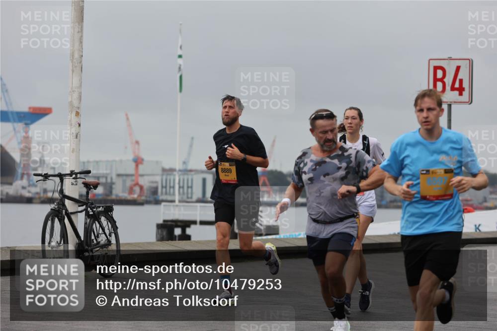 13.09.2026 - Kiel Lauf Andreas Tolksdorf http://msf.ph/oto/10479253 13.09.2026 11:52:44 Kiellinie 766, 39, 8889, 4 meine-sportfotos.de