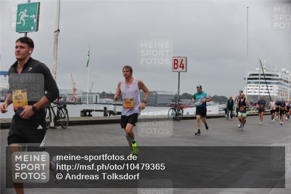 13.09.2026 - Kiel Lauf Andreas Tolksdorf http://msf.ph/oto/10479365 13.09.2026 11:52:52 Kiellinie 9821, 5894, 4, 3 meine-sportfotos.de