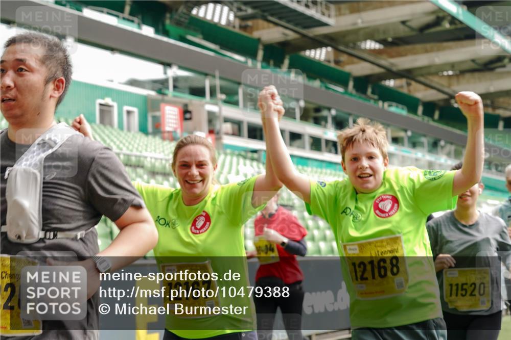 13.09.2026 - 21. swb-Marathon Bremen Michael Burmester http://msf.ph/oto/10479388 13.09.2026 10:41:03 Laufen im Stadion 10155, 10156, 10163, 10169, 10213, 10234, 10247, 10299, 10313, 10321, 10354, 10386, 10399, 10406, 10414, 10417, 10419, 10422, 10424, 10435, 10455, 10461, 10462, 10483, 10484, 10527, 10545, 10547, 10570, 10580, 10582, 10586, 10599, 10611, 10644, 10653, 10660, 10694, 10696, 10705, 10706, 10719, 10722, 10737, 10751, 10766, 10768, 10776, 10804, 10859, 10889, 11043, 11048 meine-sportfotos.de