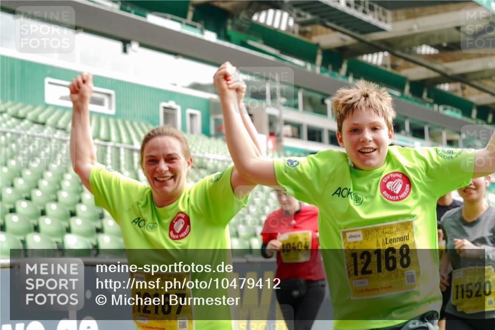 13.09.2026 - 21. swb-Marathon Bremen Michael Burmester http://msf.ph/oto/10479412 13.09.2026 10:41:03 Laufen im Stadion 10155, 10156, 10163, 10169, 10213, 10234, 10247, 10299, 10313, 10321, 10354, 10386, 10399, 10406, 10414, 10417, 10419, 10422, 10424, 10435, 10455, 10461, 10462, 10483, 10484, 10527, 10545, 10547, 10570, 10580, 10582, 10586, 10599, 10611, 10644, 10653, 10660, 10694, 10696, 10705, 10706, 10719, 10722, 10737, 10751, 10766, 10768, 10776, 10804, 10859, 10889, 11043, 11048 meine-sportfotos.de