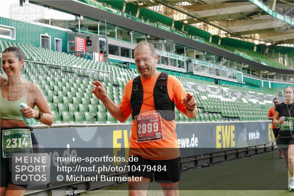 13.09.2026 - 21. swb-Marathon Bremen Michael Burmester http://msf.ph/oto/10479484 13.09.2026 13:18:40 Laufen im Stadion 311, 333, 404, 486, 512, 546, 588, 732, 753, 837, 921, 938, 1424, 1425, 1431, 1506, 1765, 1790, 1844, 1868, 2056, 2096, 2123, 2137, 2224, 2240, 2294, 2357, 2358, 2389, 2419, 2453, 2557, 2563, 2601, 2614, 2622, 2647, 2655, 2689, 2703, 2786, 2843, 2845, 2849, 2857, 2879, 2880, 2893, 2944, 2983, 2984, 2999, 3031, 3046, 3072, 3096, 3100, 3146, 3180, 3189, 3198, 3210, 3285, 3287, 3314, 3337, 3421, 3431, 3476, 3537, 3548, 3619, 3633, 3654, 3740, 3879, 4478 meine-sportfotos.de