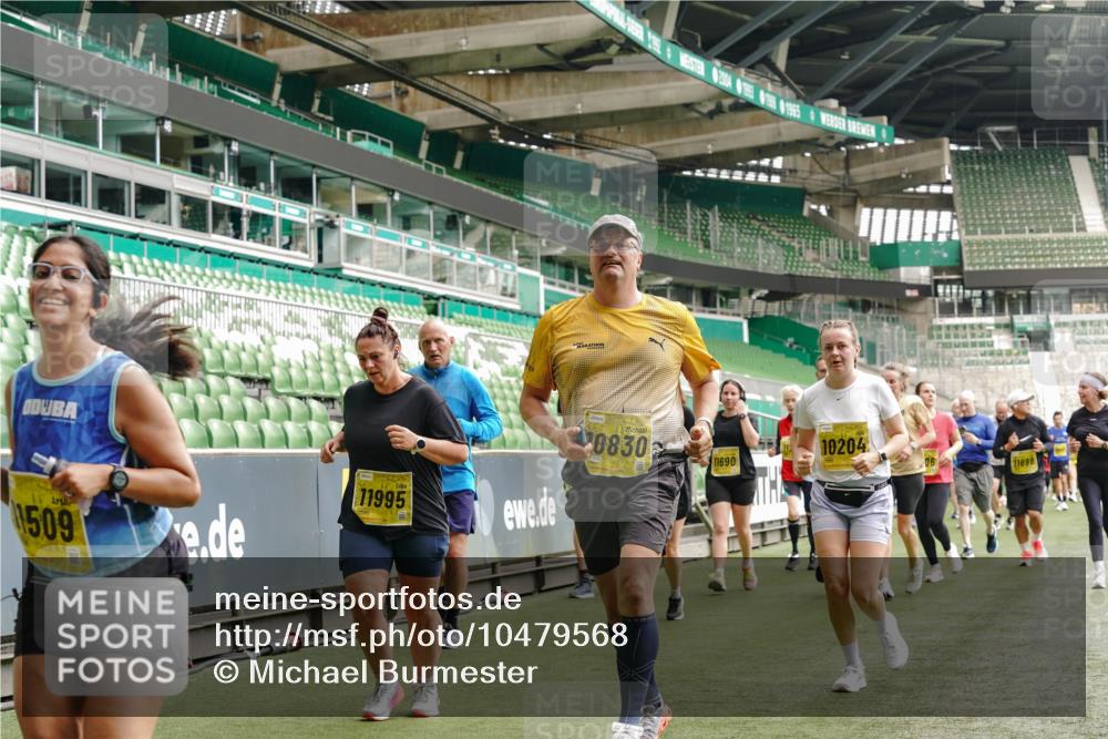13.09.2026 - 21. swb-Marathon Bremen Michael Burmester http://msf.ph/oto/10479568 13.09.2026 10:41:10 Laufen im Stadion 10155, 10156, 10163, 10169, 10213, 10234, 10247, 10299, 10313, 10321, 10354, 10386, 10399, 10406, 10414, 10417, 10419, 10422, 10424, 10435, 10455, 10461, 10462, 10483, 10484, 10527, 10545, 10546, 10547, 10570, 10580, 10582, 10586, 10599, 10611, 10644, 10653, 10694, 10696, 10705, 10706, 10719, 10722, 10737, 10751, 10766, 10768, 10776, 10804, 10859, 10889, 10977, 11043, 11048 meine-sportfotos.de