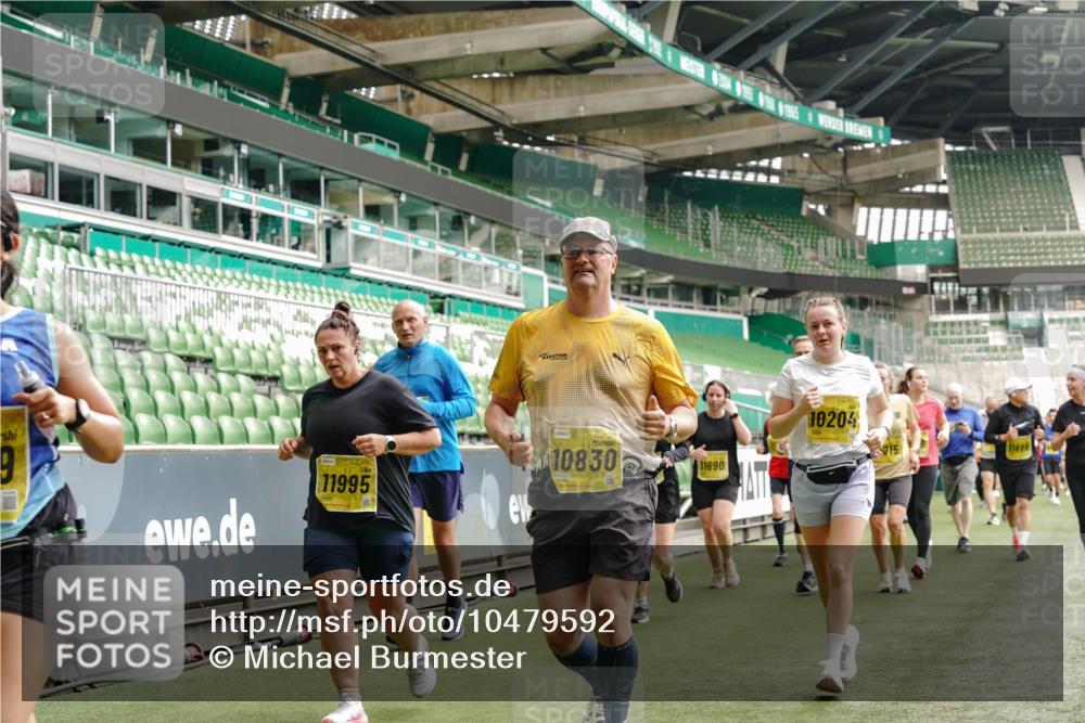 13.09.2026 - 21. swb-Marathon Bremen Michael Burmester http://msf.ph/oto/10479592 13.09.2026 10:41:10 Laufen im Stadion 10155, 10156, 10163, 10169, 10213, 10234, 10247, 10299, 10313, 10321, 10354, 10386, 10399, 10406, 10414, 10417, 10419, 10422, 10424, 10435, 10455, 10461, 10462, 10483, 10484, 10527, 10545, 10546, 10547, 10570, 10580, 10582, 10586, 10599, 10611, 10644, 10653, 10694, 10696, 10705, 10706, 10719, 10722, 10737, 10751, 10766, 10768, 10776, 10804, 10859, 10889, 10977, 11043, 11048 meine-sportfotos.de