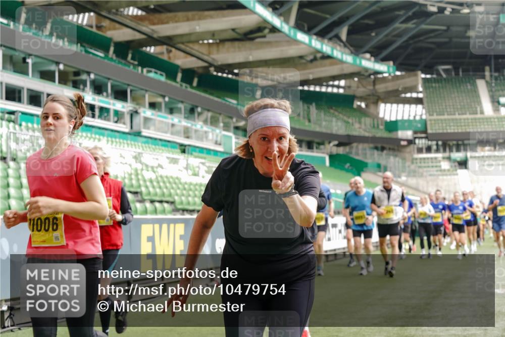 13.09.2026 - 21. swb-Marathon Bremen Michael Burmester http://msf.ph/oto/10479754 13.09.2026 10:41:16 Laufen im Stadion 10155, 10156, 10163, 10169, 10213, 10234, 10247, 10299, 10313, 10321, 10354, 10386, 10399, 10406, 10414, 10417, 10419, 10422, 10424, 10435, 10455, 10461, 10462, 10483, 10519, 10527, 10545, 10546, 10547, 10570, 10582, 10586, 10599, 10611, 10644, 10653, 10694, 10696, 10705, 10706, 10719, 10722, 10737, 10751, 10766, 10768, 10776, 10804, 10859, 10889, 10909, 10963, 10977, 11043, 11048 meine-sportfotos.de