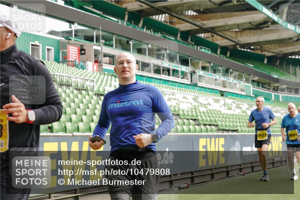 13.09.2026 - 21. swb-Marathon Bremen Michael Burmester http://msf.ph/oto/10479808 13.09.2026 10:41:18 Laufen im Stadion 10155, 10156, 10163, 10169, 10213, 10234, 10247, 10299, 10313, 10321, 10354, 10386, 10399, 10406, 10414, 10417, 10419, 10422, 10424, 10435, 10455, 10461, 10462, 10483, 10519, 10527, 10545, 10546, 10547, 10570, 10582, 10586, 10599, 10611, 10644, 10653, 10694, 10696, 10705, 10706, 10719, 10722, 10751, 10766, 10768, 10776, 10804, 10859, 10889, 10909, 10963, 10977, 11043, 11048 meine-sportfotos.de