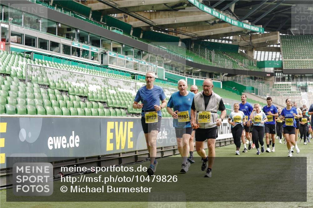 13.09.2026 - 21. swb-Marathon Bremen Michael Burmester http://msf.ph/oto/10479826 13.09.2026 10:41:19 Laufen im Stadion 10155, 10156, 10163, 10169, 10213, 10247, 10299, 10313, 10321, 10354, 10386, 10399, 10406, 10414, 10417, 10419, 10422, 10424, 10435, 10455, 10461, 10462, 10483, 10519, 10527, 10545, 10546, 10547, 10570, 10582, 10586, 10599, 10611, 10644, 10653, 10694, 10696, 10705, 10706, 10719, 10722, 10751, 10766, 10768, 10776, 10804, 10859, 10889, 10909, 10963, 10977, 11043, 11048 meine-sportfotos.de