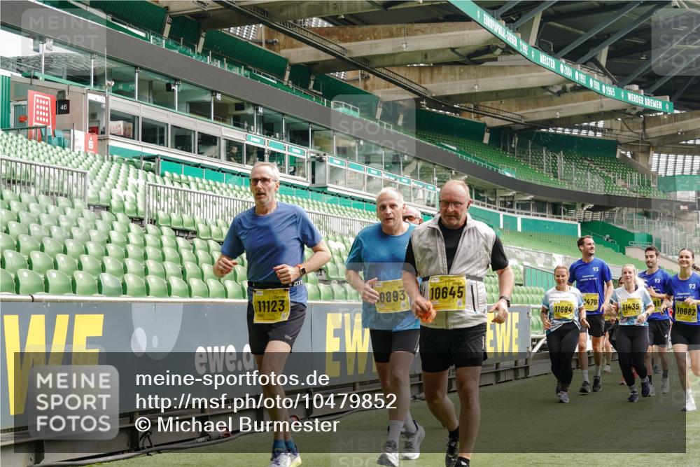 13.09.2026 - 21. swb-Marathon Bremen Michael Burmester http://msf.ph/oto/10479852 13.09.2026 10:41:21 Laufen im Stadion 10155, 10156, 10163, 10169, 10213, 10247, 10299, 10313, 10321, 10354, 10386, 10399, 10406, 10414, 10417, 10419, 10422, 10424, 10435, 10455, 10461, 10462, 10483, 10519, 10527, 10545, 10546, 10547, 10570, 10582, 10586, 10599, 10611, 10644, 10653, 10694, 10696, 10705, 10706, 10719, 10722, 10751, 10766, 10768, 10776, 10804, 10859, 10889, 10909, 10963, 10977, 11043, 11048 meine-sportfotos.de