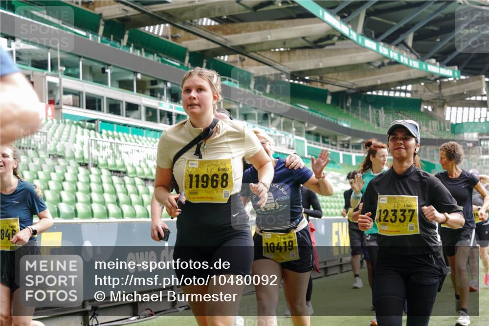 13.09.2026 - 21. swb-Marathon Bremen Michael Burmester http://msf.ph/oto/10480092 13.09.2026 10:41:28 Laufen im Stadion 10155, 10156, 10163, 10169, 10213, 10247, 10299, 10313, 10321, 10354, 10396, 10399, 10406, 10414, 10417, 10419, 10422, 10424, 10435, 10455, 10461, 10462, 10483, 10519, 10527, 10545, 10546, 10547, 10570, 10582, 10586, 10611, 10644, 10653, 10694, 10696, 10705, 10706, 10719, 10722, 10751, 10766, 10768, 10776, 10804, 10859, 10889, 10909, 10963, 10977, 11043, 11048, 11084, 11085 meine-sportfotos.de