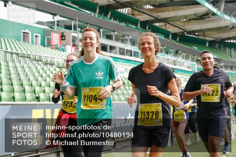 13.09.2026 - 21. swb-Marathon Bremen Michael Burmester http://msf.ph/oto/10480194 13.09.2026 10:41:31 Laufen im Stadion 10148, 10155, 10163, 10169, 10213, 10247, 10299, 10313, 10321, 10354, 10395, 10396, 10399, 10406, 10414, 10417, 10419, 10422, 10424, 10435, 10455, 10461, 10462, 10483, 10519, 10527, 10545, 10546, 10547, 10570, 10582, 10586, 10611, 10644, 10694, 10696, 10705, 10706, 10719, 10722, 10766, 10768, 10776, 10804, 10859, 10889, 10909, 10963, 10977, 11043, 11048, 11084, 11085, 11097, 11098 meine-sportfotos.de