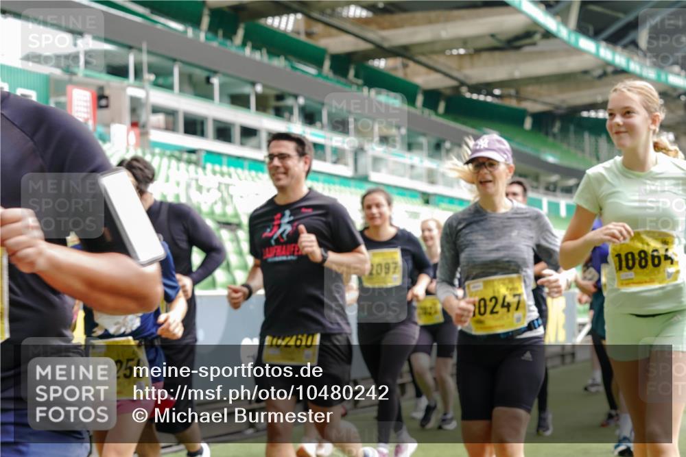 13.09.2026 - 21. swb-Marathon Bremen Michael Burmester http://msf.ph/oto/10480242 13.09.2026 10:41:32 Laufen im Stadion 10148, 10155, 10163, 10169, 10213, 10247, 10299, 10313, 10321, 10354, 10395, 10396, 10399, 10406, 10414, 10417, 10419, 10422, 10424, 10435, 10455, 10461, 10462, 10483, 10519, 10527, 10545, 10546, 10547, 10570, 10582, 10586, 10611, 10644, 10694, 10696, 10705, 10706, 10719, 10722, 10766, 10768, 10776, 10804, 10859, 10889, 10909, 10963, 10977, 11043, 11048, 11084, 11085, 11090, 11097, 11098 meine-sportfotos.de