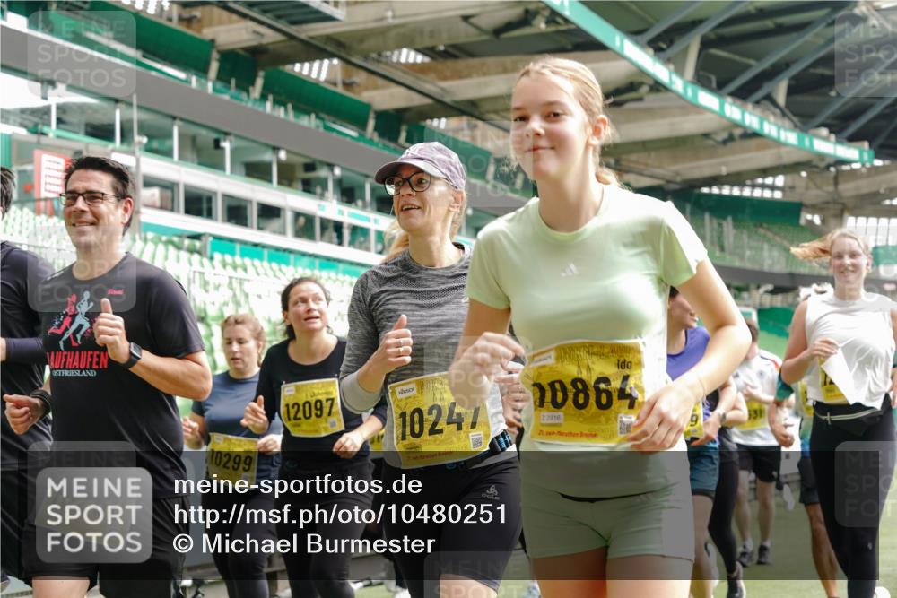 13.09.2026 - 21. swb-Marathon Bremen Michael Burmester http://msf.ph/oto/10480251 13.09.2026 10:41:33 Laufen im Stadion 10148, 10155, 10163, 10169, 10213, 10247, 10299, 10313, 10321, 10354, 10395, 10396, 10399, 10406, 10414, 10417, 10419, 10422, 10424, 10435, 10455, 10461, 10462, 10483, 10490, 10519, 10527, 10545, 10546, 10547, 10570, 10582, 10586, 10611, 10644, 10694, 10705, 10706, 10719, 10722, 10766, 10768, 10776, 10804, 10859, 10889, 10909, 10963, 10977, 11043, 11048, 11084, 11085, 11090, 11097, 11098 meine-sportfotos.de