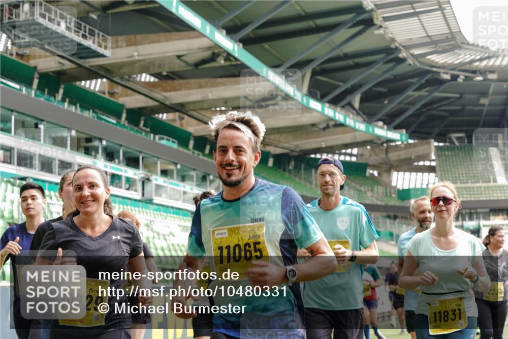13.09.2026 - 21. swb-Marathon Bremen Michael Burmester http://msf.ph/oto/10480331 13.09.2026 10:41:35 Laufen im Stadion 10148, 10155, 10163, 10169, 10213, 10247, 10299, 10313, 10321, 10354, 10395, 10396, 10399, 10406, 10414, 10417, 10419, 10422, 10424, 10435, 10455, 10461, 10462, 10483, 10490, 10519, 10527, 10545, 10546, 10547, 10582, 10586, 10611, 10644, 10694, 10705, 10706, 10719, 10722, 10766, 10768, 10776, 10804, 10854, 10859, 10889, 10909, 10963, 10977, 11043, 11048, 11084, 11085, 11090, 11097, 11098, 11192 meine-sportfotos.de