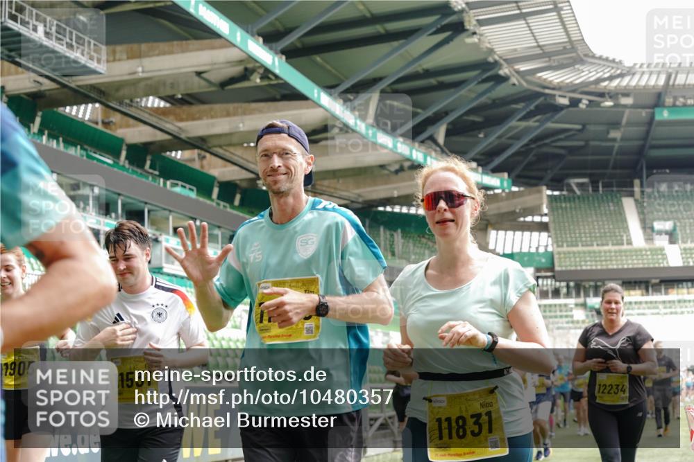 13.09.2026 - 21. swb-Marathon Bremen Michael Burmester http://msf.ph/oto/10480357 13.09.2026 10:41:36 Laufen im Stadion 10148, 10155, 10163, 10169, 10213, 10247, 10299, 10313, 10321, 10354, 10395, 10396, 10399, 10406, 10414, 10417, 10419, 10422, 10424, 10435, 10455, 10461, 10462, 10483, 10490, 10519, 10527, 10545, 10546, 10547, 10582, 10586, 10611, 10644, 10694, 10705, 10706, 10719, 10722, 10766, 10768, 10776, 10804, 10854, 10859, 10889, 10909, 10963, 10977, 11027, 11043, 11048, 11084, 11085, 11090, 11097, 11098, 11192 meine-sportfotos.de