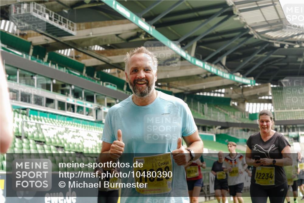 13.09.2026 - 21. swb-Marathon Bremen Michael Burmester http://msf.ph/oto/10480390 13.09.2026 10:41:38 Laufen im Stadion 10148, 10155, 10163, 10213, 10247, 10299, 10313, 10321, 10354, 10395, 10396, 10399, 10406, 10414, 10417, 10419, 10422, 10424, 10435, 10455, 10461, 10462, 10483, 10490, 10519, 10527, 10545, 10546, 10547, 10582, 10586, 10611, 10644, 10665, 10694, 10705, 10706, 10719, 10722, 10766, 10768, 10776, 10804, 10854, 10859, 10889, 10909, 10963, 10977, 11027, 11043, 11048, 11084, 11085, 11090, 11097, 11098, 11140, 11192 meine-sportfotos.de