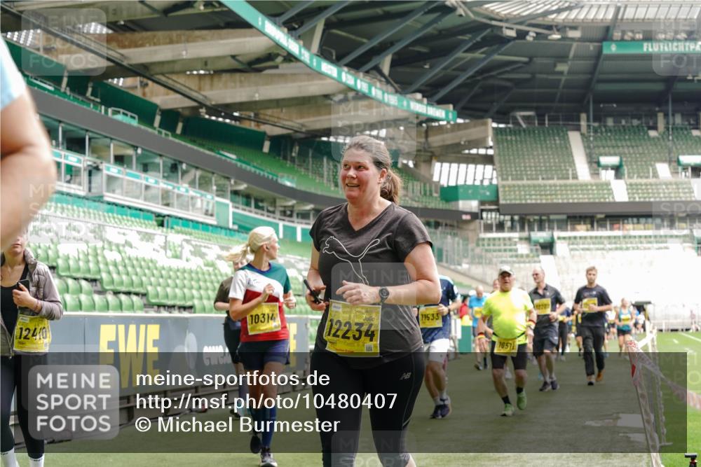 13.09.2026 - 21. swb-Marathon Bremen Michael Burmester http://msf.ph/oto/10480407 13.09.2026 10:41:39 Laufen im Stadion 10148, 10155, 10163, 10213, 10247, 10299, 10313, 10321, 10354, 10395, 10396, 10399, 10406, 10414, 10417, 10419, 10422, 10424, 10435, 10455, 10461, 10462, 10483, 10490, 10519, 10527, 10545, 10546, 10547, 10582, 10586, 10611, 10644, 10665, 10694, 10705, 10706, 10719, 10722, 10766, 10768, 10776, 10804, 10854, 10859, 10889, 10909, 10963, 10977, 11027, 11043, 11048, 11084, 11085, 11090, 11097, 11098, 11140, 11192 meine-sportfotos.de