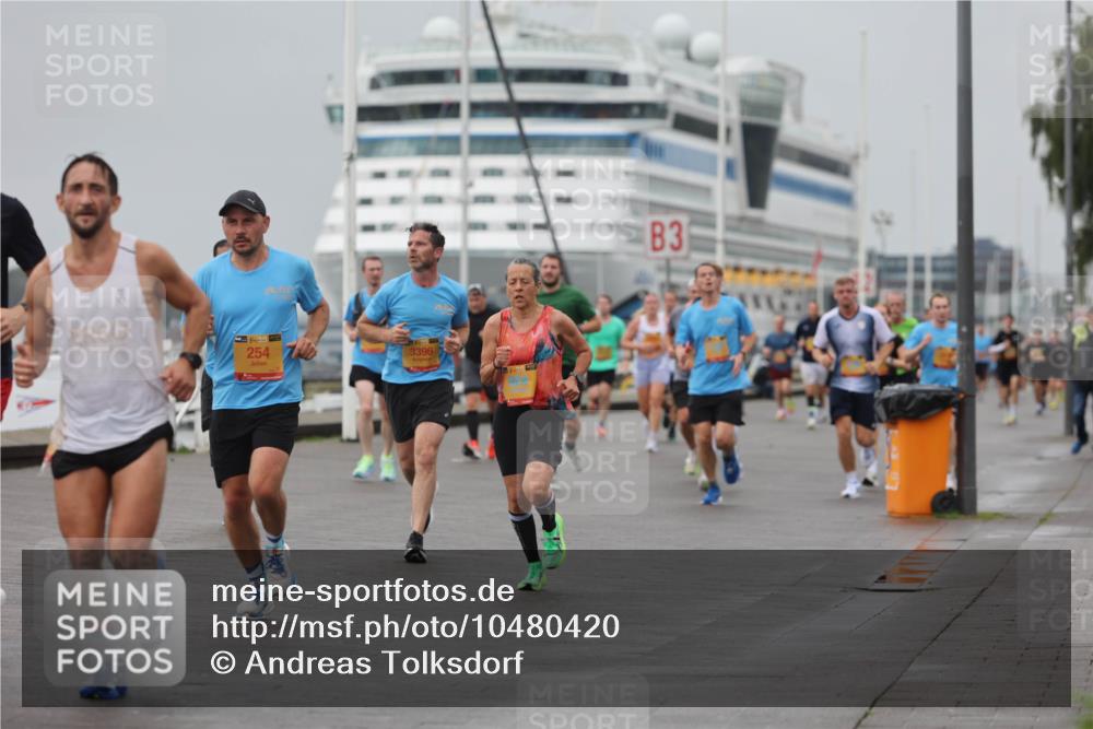 13.09.2026 - Kiel Lauf Andreas Tolksdorf http://msf.ph/oto/10480420 13.09.2026 11:54:26 Kiellinie 39, 254, 3396, 3 meine-sportfotos.de