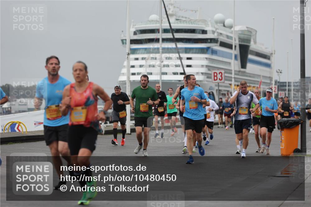 13.09.2026 - Kiel Lauf Andreas Tolksdorf http://msf.ph/oto/10480450 13.09.2026 11:54:28 Kiellinie 3396, 12461, 3721, 3 meine-sportfotos.de