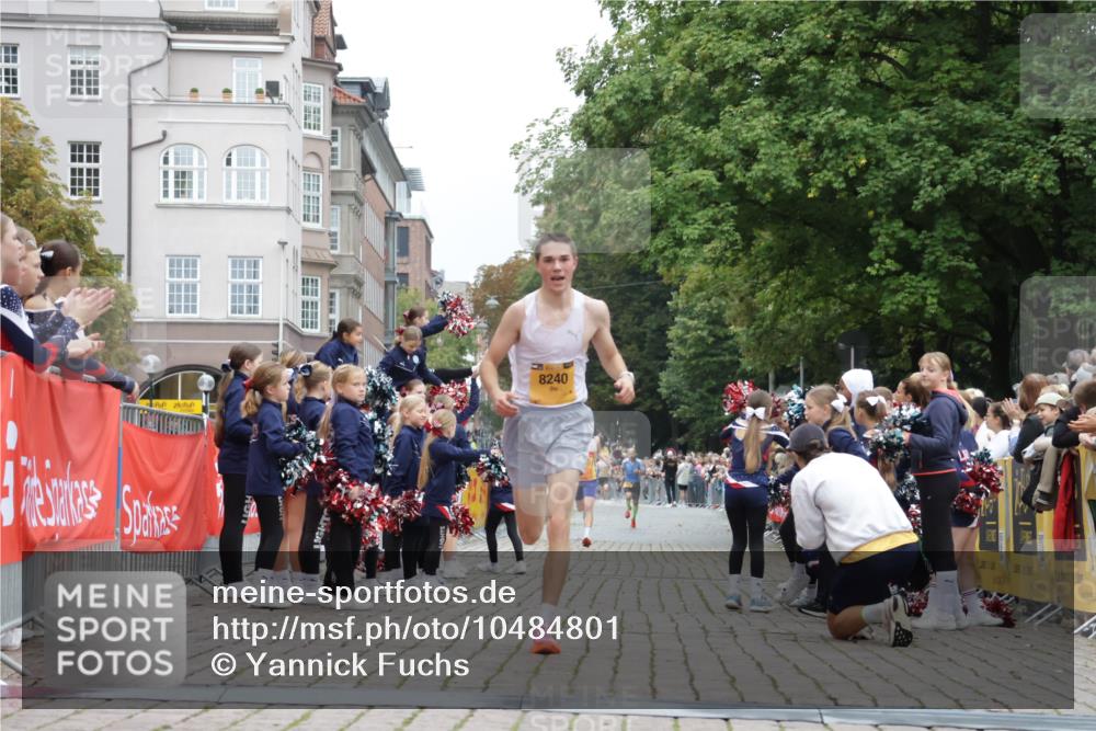 13.09.2026 - Kiel Lauf Yannick Fuchs http://msf.ph/oto/10484801 13.09.2026 10:23:01 Ziel 9678, 151, 5326, 5603, 8240, 3465, 4645, 8809, 10568, 8240 meine-sportfotos.de