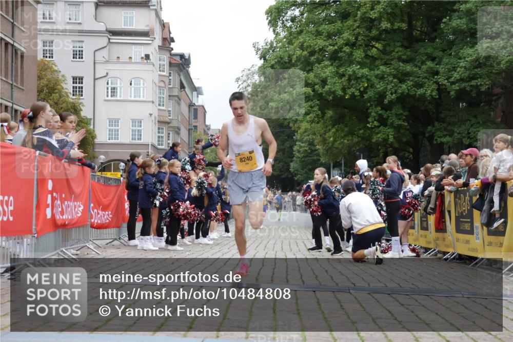 13.09.2026 - Kiel Lauf Yannick Fuchs http://msf.ph/oto/10484808 13.09.2026 10:23:01 Ziel 9678, 151, 5326, 5603, 8240, 3465, 4645, 8809, 10568, 8240 meine-sportfotos.de