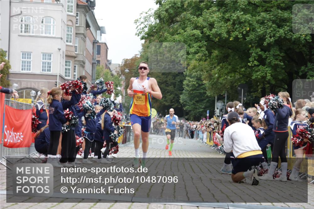 13.09.2026 - Kiel Lauf Yannick Fuchs http://msf.ph/oto/10487096 13.09.2026 10:23:08 Ziel 8809, 9678, 10568, 151, 5326, 5603, 3465, 4645, 6302, 151, 8240 meine-sportfotos.de