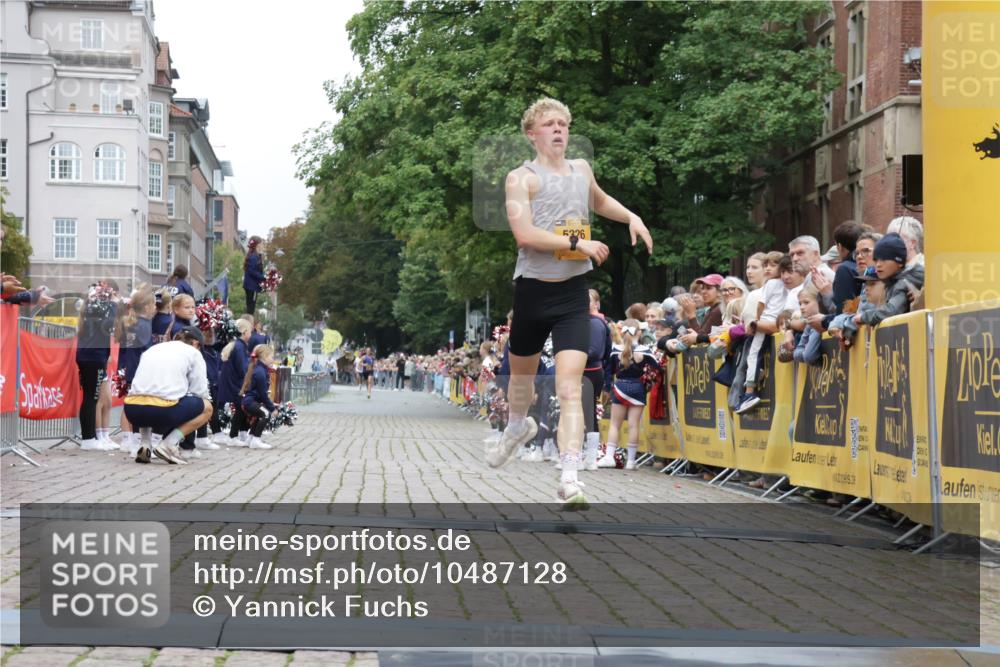 13.09.2026 - Kiel Lauf Yannick Fuchs http://msf.ph/oto/10487128 13.09.2026 10:23:24 Ziel 3465, 4645, 6302, 5326, 8809, 9678, 10568, 716, 2937, 5326 meine-sportfotos.de