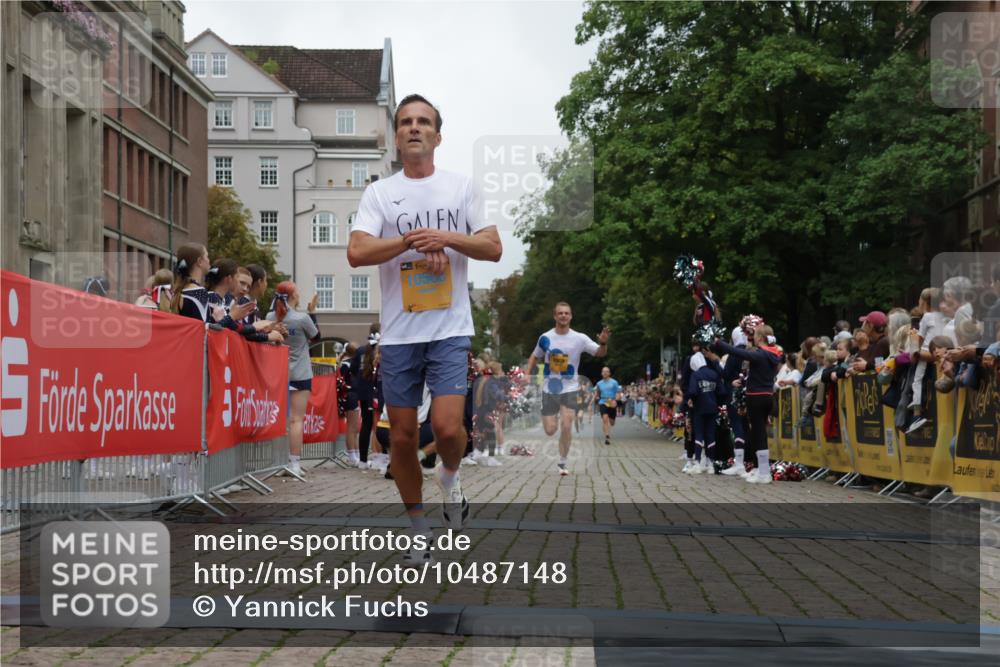 13.09.2026 - Kiel Lauf Yannick Fuchs http://msf.ph/oto/10487148 13.09.2026 10:23:45 Ziel 2937, 716, 3465, 4645, 6302, 8809, 10568, 8809, 9678, 10568 meine-sportfotos.de