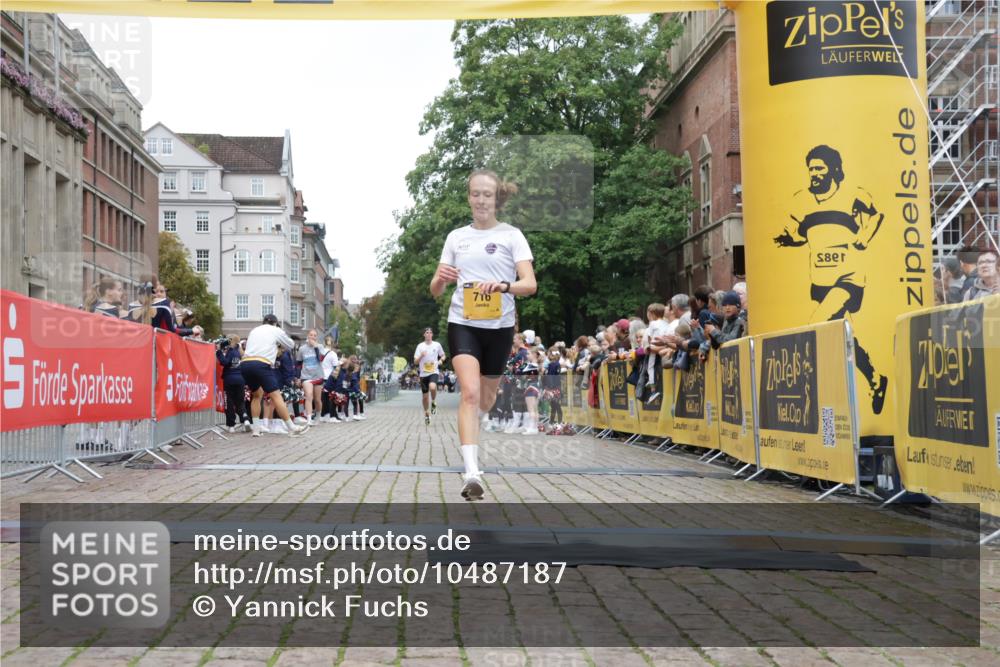 13.09.2026 - Kiel Lauf Yannick Fuchs http://msf.ph/oto/10487187 13.09.2026 10:24:09 Ziel 6018, 6433, 7195, 716, 2937, 2664, 7457, 9298, 11647, 716 meine-sportfotos.de