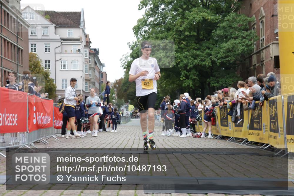 13.09.2026 - Kiel Lauf Yannick Fuchs http://msf.ph/oto/10487193 13.09.2026 10:24:13 Ziel 2664, 6018, 6433, 7195, 9298, 2937, 4199, 7457, 11647, 716, 2937 meine-sportfotos.de