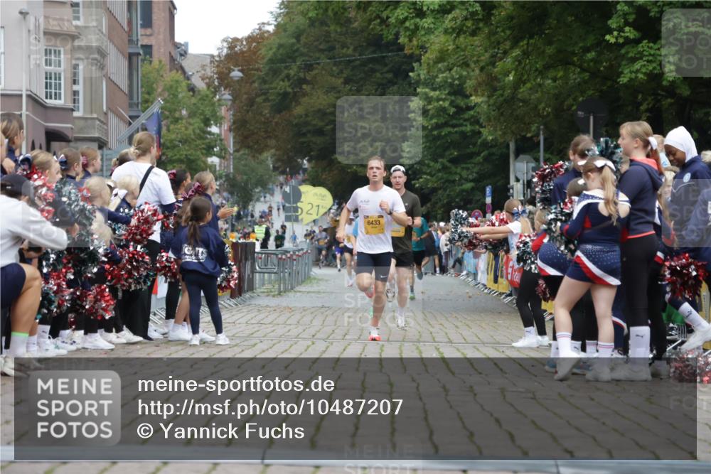 13.09.2026 - Kiel Lauf Yannick Fuchs http://msf.ph/oto/10487207 13.09.2026 10:24:37 Ziel 2501, 4199, 7457, 2664, 6018, 6433, 7195, 9298, 11647, 2158, 7069, 7233, 8656, 11798 meine-sportfotos.de