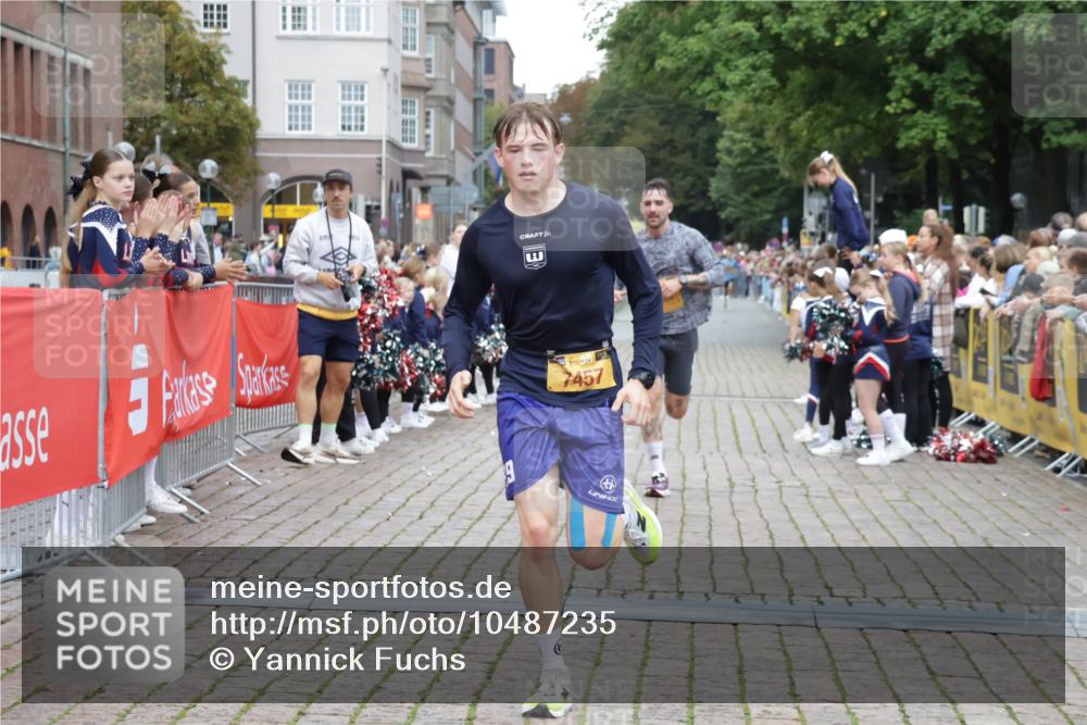 13.09.2026 - Kiel Lauf Yannick Fuchs http://msf.ph/oto/10487235 13.09.2026 10:25:03 Ziel 6174, 7069, 7233, 8656, 2158, 2501, 4199, 7233, 7457, 11798, 4858, 4199, 7457, 11647 meine-sportfotos.de