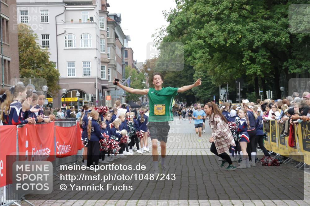 13.09.2026 - Kiel Lauf Yannick Fuchs http://msf.ph/oto/10487243 13.09.2026 10:25:14 Ziel 4858, 2158, 2501, 6174, 7069, 7233, 8656, 11798, 6958, 8566, 10095, 2501 meine-sportfotos.de