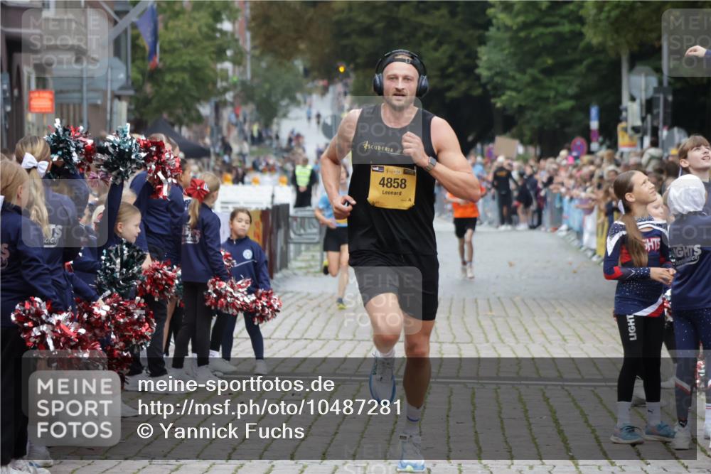 13.09.2026 - Kiel Lauf Yannick Fuchs http://msf.ph/oto/10487281 13.09.2026 10:25:49 Ziel 1625, 2084, 2107, 4463, 6585, 8643, 4858, 6585, 6958, 7377, 8566, 10095, 4167, 5001, 7595, 9077, 10850, 11169, 4858 meine-sportfotos.de