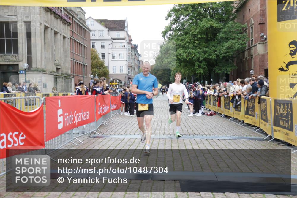 13.09.2026 - Kiel Lauf Yannick Fuchs http://msf.ph/oto/10487304 13.09.2026 10:26:14 Ziel 5001, 7294, 7595, 11169, 11348, 1625, 2084, 2107, 4167, 4463, 6585, 7595, 8643, 9077, 10850, 10034, 10964, 2084, 2107, 6585, 7377 meine-sportfotos.de