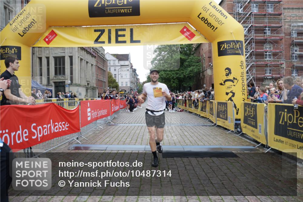 13.09.2026 - Kiel Lauf Yannick Fuchs http://msf.ph/oto/10487314 13.09.2026 10:26:23 Ziel 7294, 10034, 10964, 4167, 4463, 5001, 7595, 9077, 10850, 11169, 11348, 1102, 2244, 4278, 1625, 2084, 8643 meine-sportfotos.de