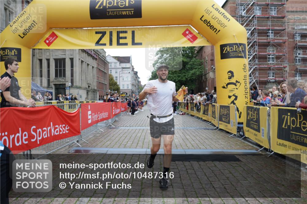 13.09.2026 - Kiel Lauf Yannick Fuchs http://msf.ph/oto/10487316 13.09.2026 10:26:23 Ziel 7294, 10034, 10964, 4167, 4463, 5001, 7595, 9077, 10850, 11169, 11348, 1102, 2244, 4278, 1625, 2084, 8643 meine-sportfotos.de