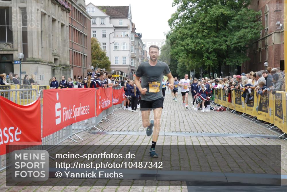 13.09.2026 - Kiel Lauf Yannick Fuchs http://msf.ph/oto/10487342 13.09.2026 10:26:39 Ziel 1102, 2244, 4278, 5001, 7294, 7595, 10034, 10964, 11169, 11348, 1717, 3945, 5484, 6509, 12421, 4167, 5001, 7595, 10850 meine-sportfotos.de