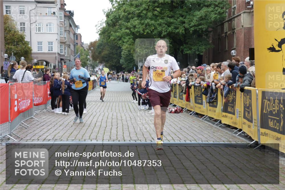 13.09.2026 - Kiel Lauf Yannick Fuchs http://msf.ph/oto/10487353 13.09.2026 10:26:50 Ziel 1102, 1717, 3945, 12421, 2244, 4278, 7294, 10034, 10964, 601, 1773, 1800, 5484, 6509, 9105, 12699, 12738, 7294, 11169, 11348 meine-sportfotos.de