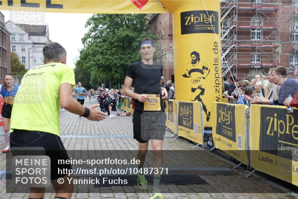 13.09.2026 - Kiel Lauf Yannick Fuchs http://msf.ph/oto/10487371 13.09.2026 10:27:13 Ziel 1773, 1800, 9089, 10435, 12699, 601, 1102, 1717, 3945, 5484, 6509, 9105, 12421, 12738, 1189, 1498, 4564, 6156, 8846, 9835, 10784, 1102, 2244, 4278 meine-sportfotos.de