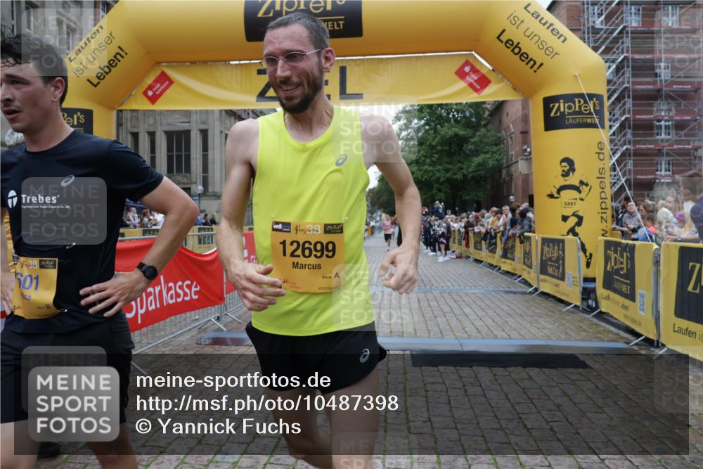13.09.2026 - Kiel Lauf Yannick Fuchs http://msf.ph/oto/10487398 13.09.2026 10:27:40 Ziel 531, 4564, 5080, 8276, 9835, 1189, 1498, 1773, 1800, 6156, 8846, 9089, 10435, 10784, 5124, 5513, 6621, 8919, 10520, 11062, 601, 1800, 9105, 12699, 12738 meine-sportfotos.de